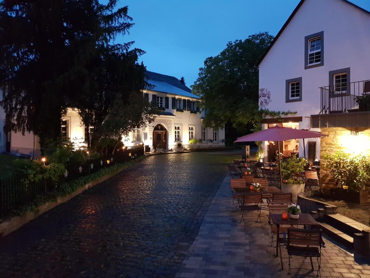 Karolingerhof Hotell Kröv Exteriör bild